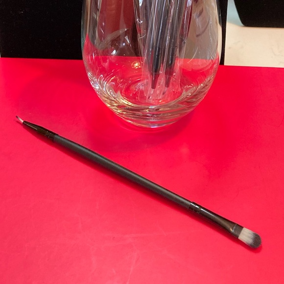 BUNDLE of #7 MAKEUP BRUSHES. #7/$25. Assorted select by name and number. - Picture 12 of 16